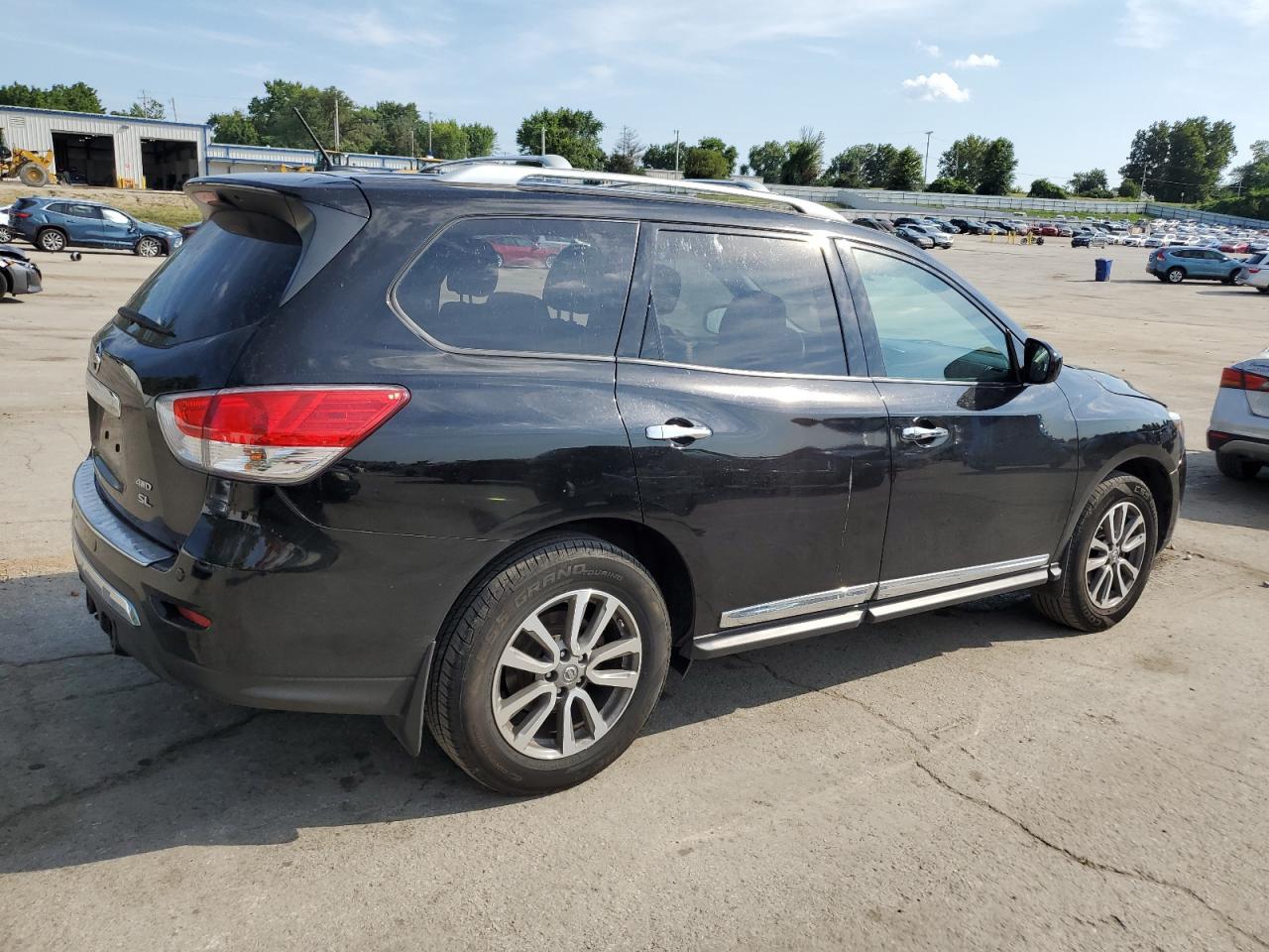2014 Nissan Pathfinder S - Фото 3