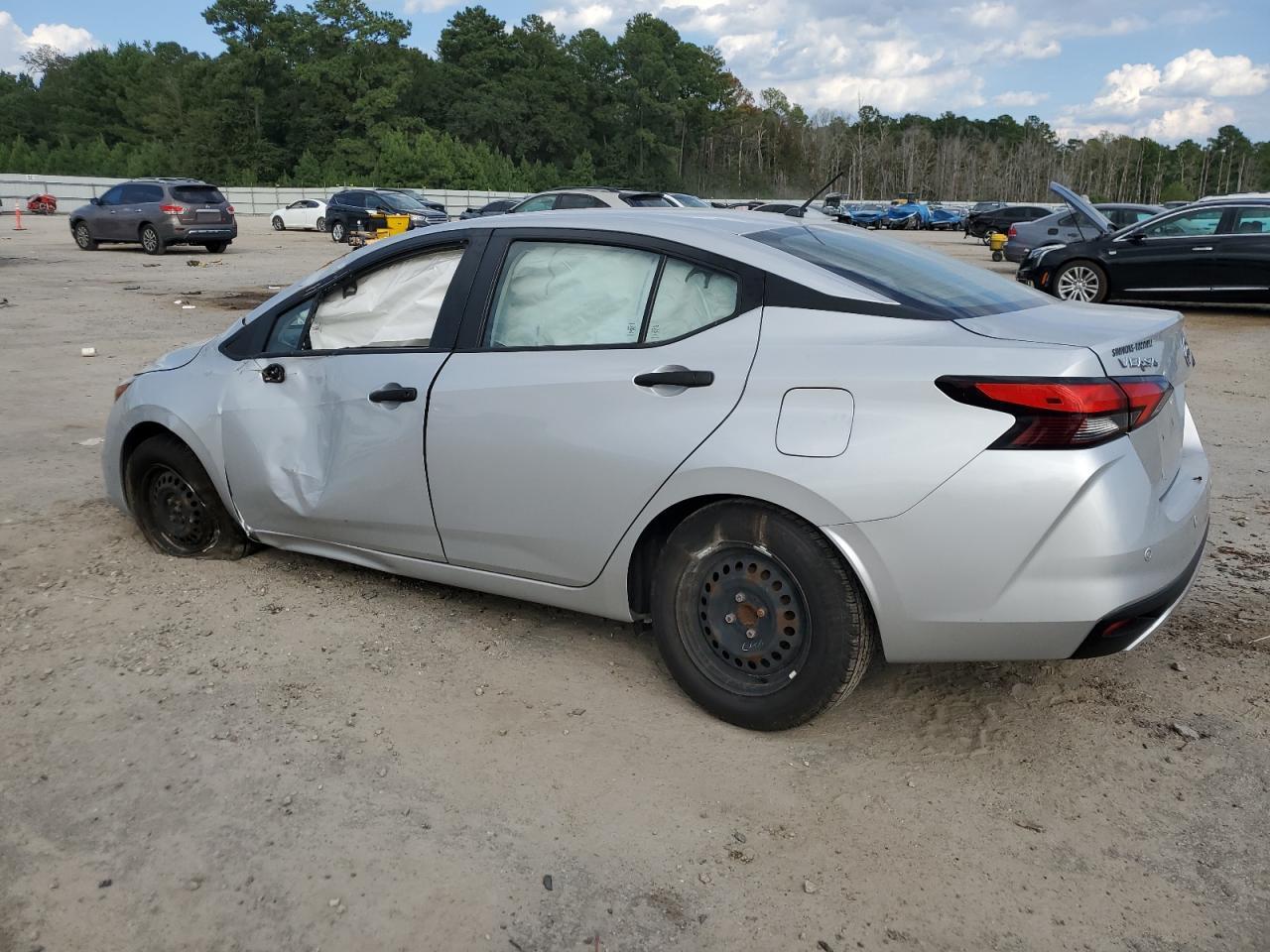 2020 Nissan Versa S - Фото 2