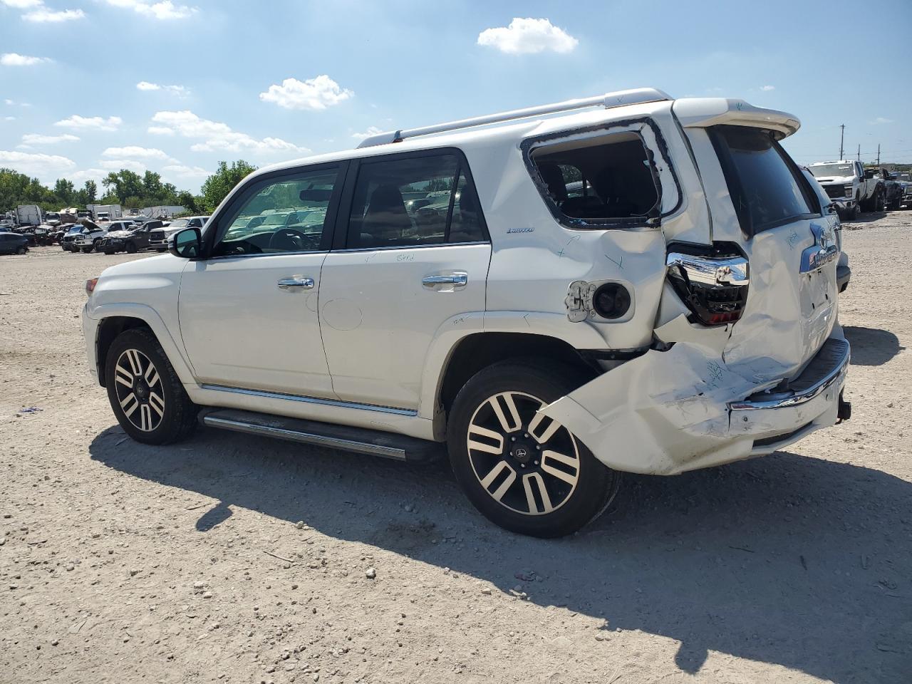 2016 Toyota 4Runner Sr5/Sr5 Premium - Image 2