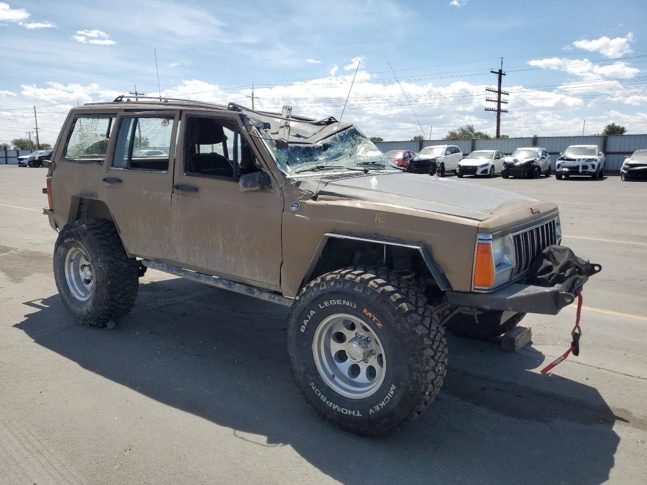 1990 Jeep Cherokee Laredo - Image 4