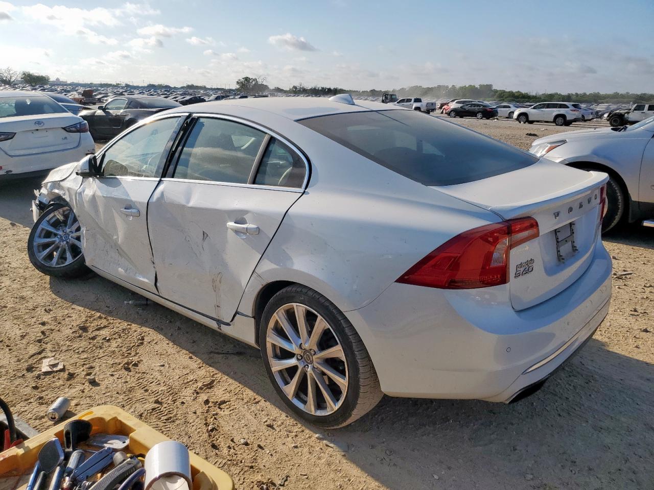 2018 Volvo S60 Platinum - Фото 2