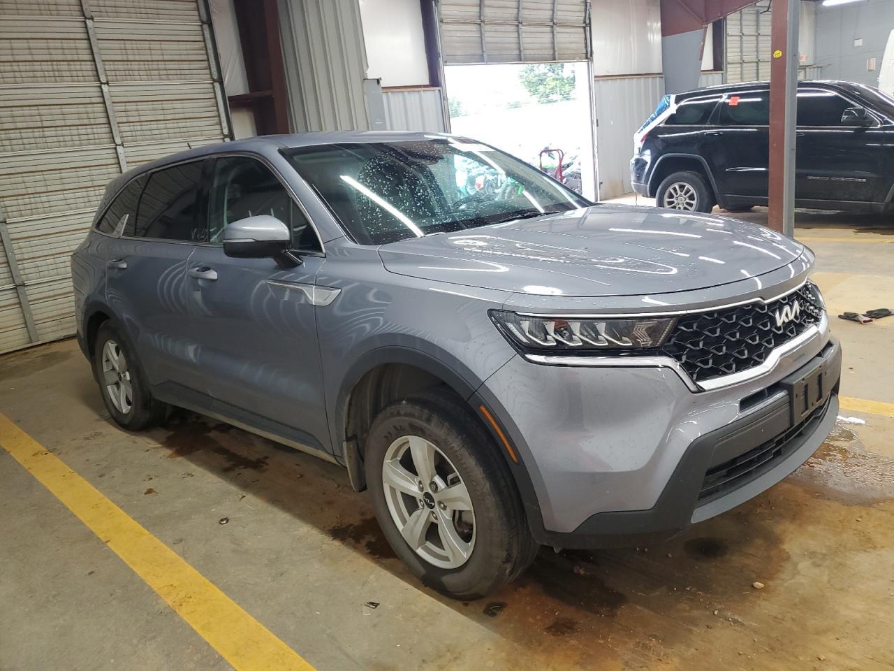 2023 Kia Sorento Lx - Image 4