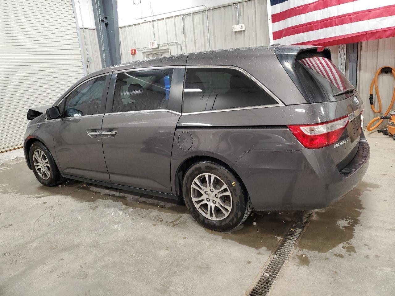 2013 Honda Odyssey Exl - Image 2