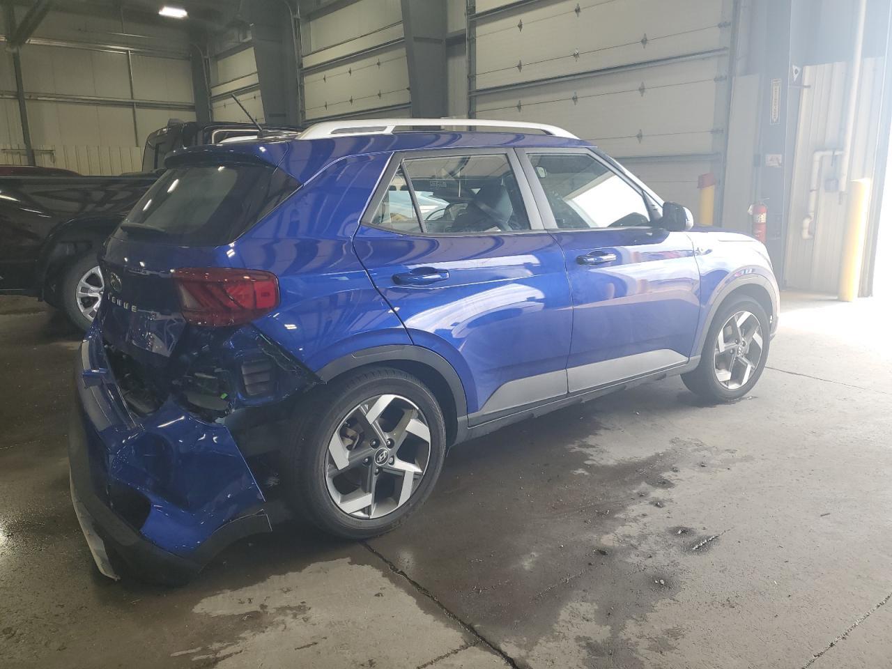 2023 Hyundai Venue Sel - Image 3