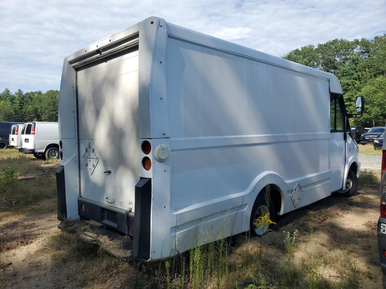 2016 Isuzu Npr - Фото 3