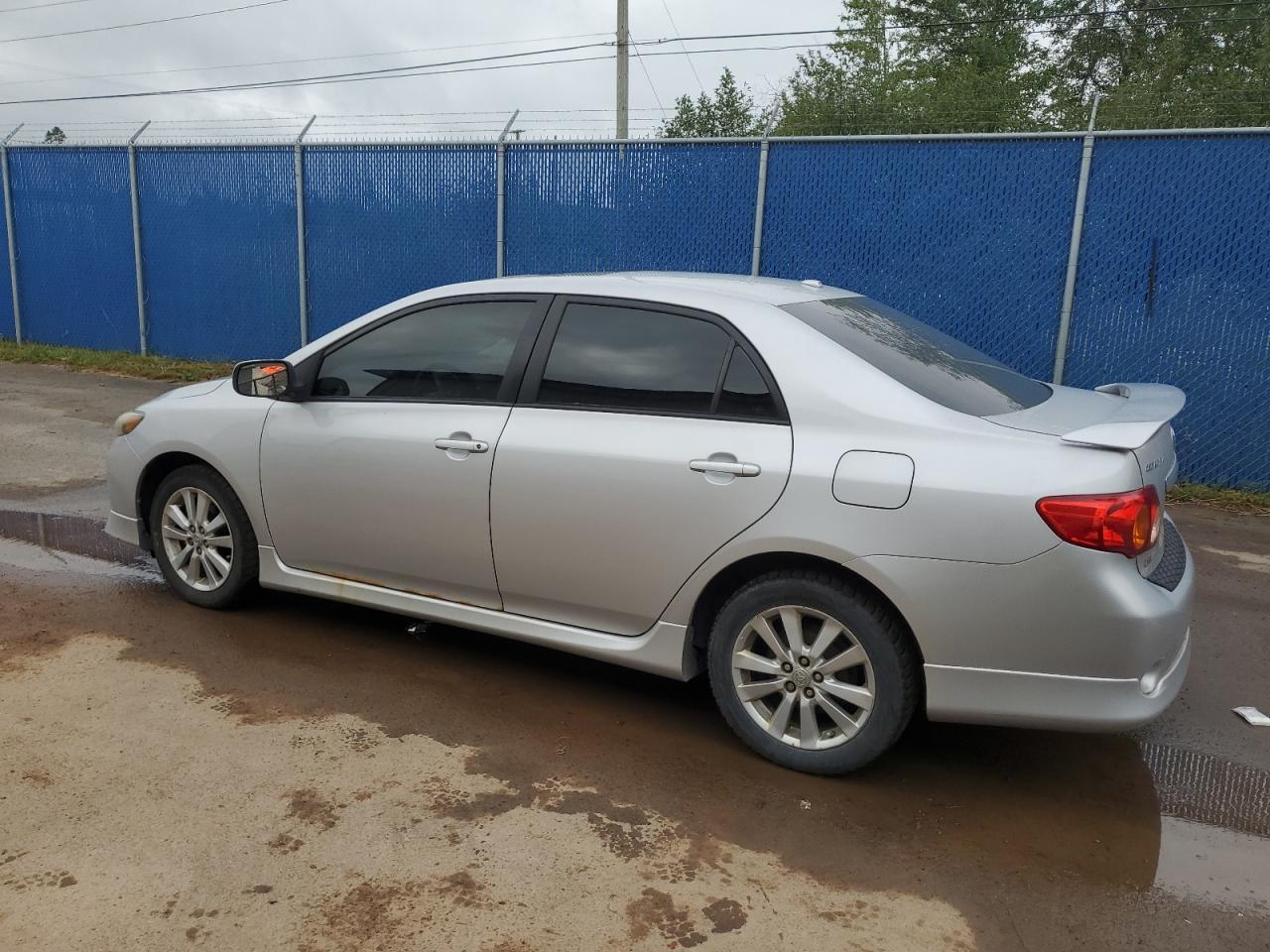 2010 Toyota Corolla Base - Фото 2