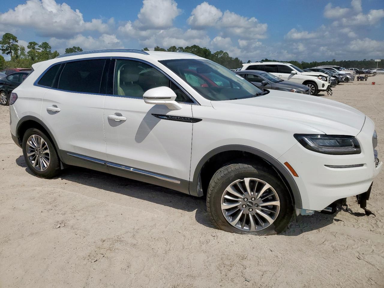 2023 Lincoln Nautilus - Image 4