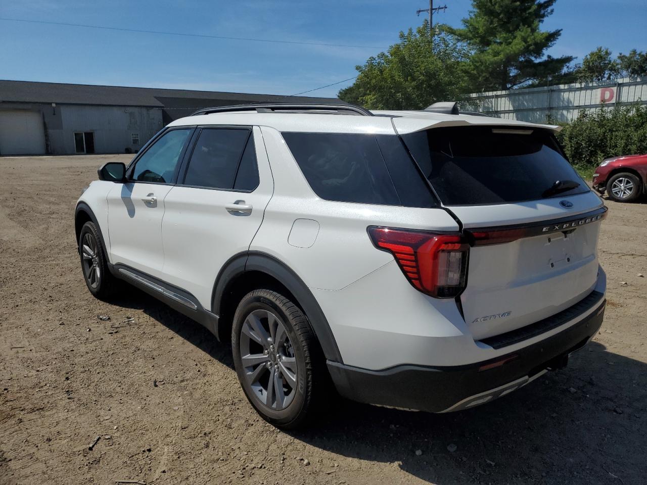 2025 Ford Explorer Active - Image 2