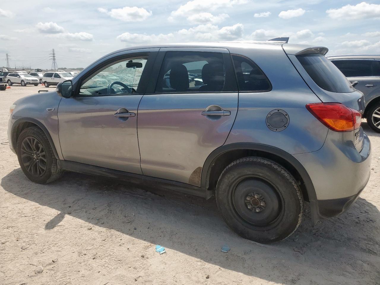 2017 Mitsubishi Outlander Sport Es - Image 2