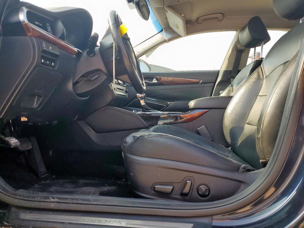 2017 Kia Cadenza Premium - Image 7