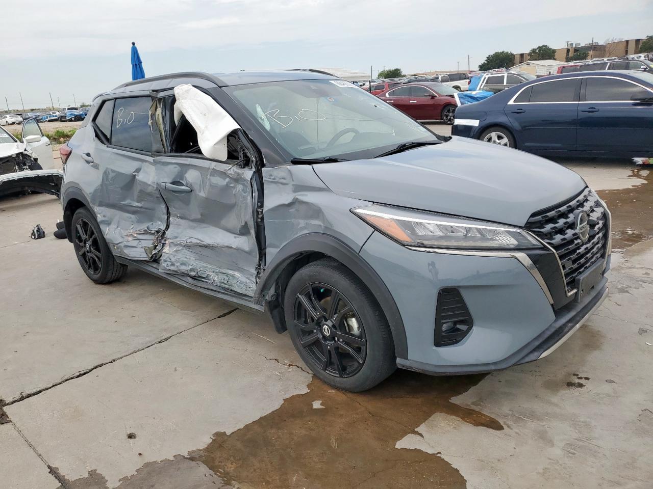 2021 Nissan Kicks Sr - Image 4