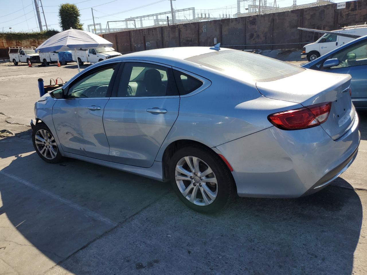 2015 Chrysler 200 Limited - Фото 2