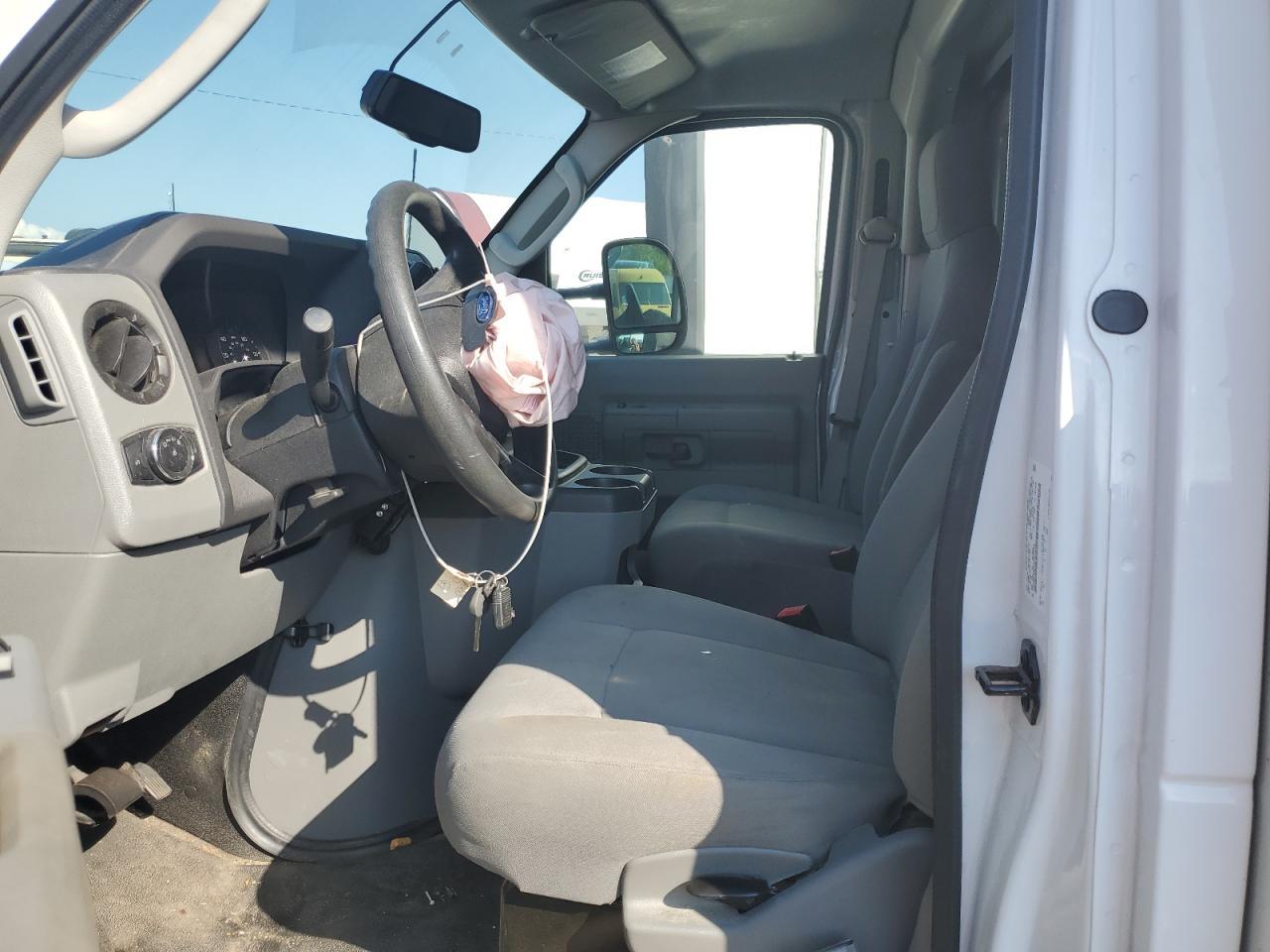 2023 Ford Econoline E350 Super Duty Cutaway Van - Фото 7