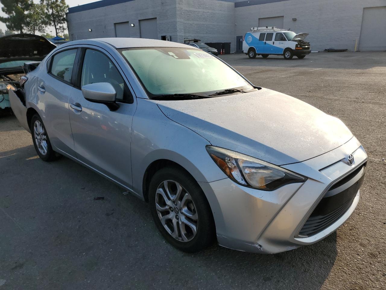 2017 Toyota Yaris Ia - Фото 4