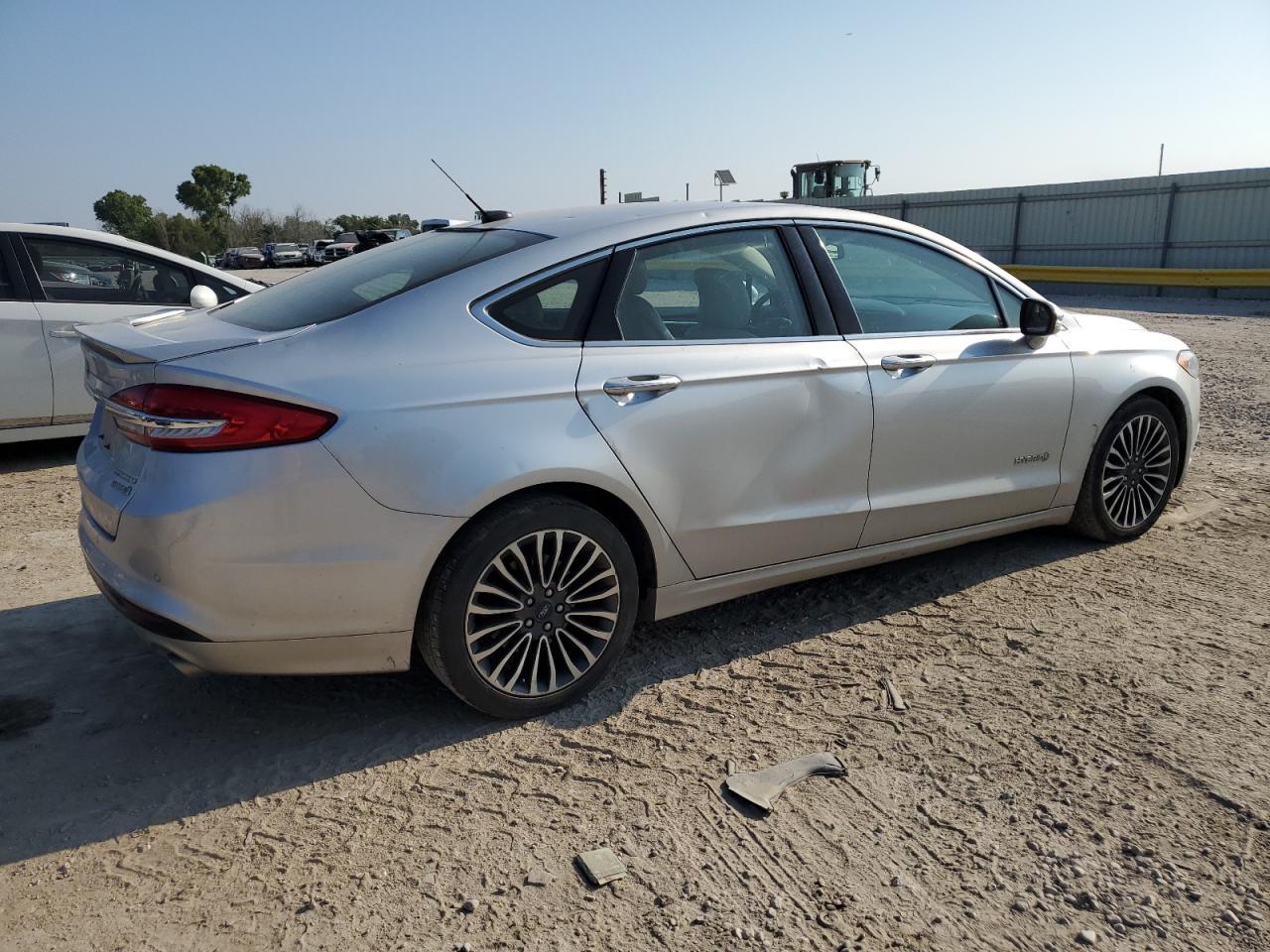 2018 Ford Fusion Titanium/Platinum Hev - Фото 3