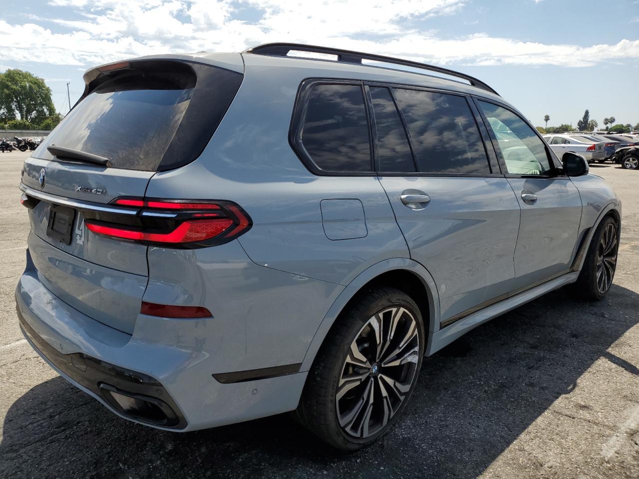 2023 BMW X7 xDrive40I - Image 3