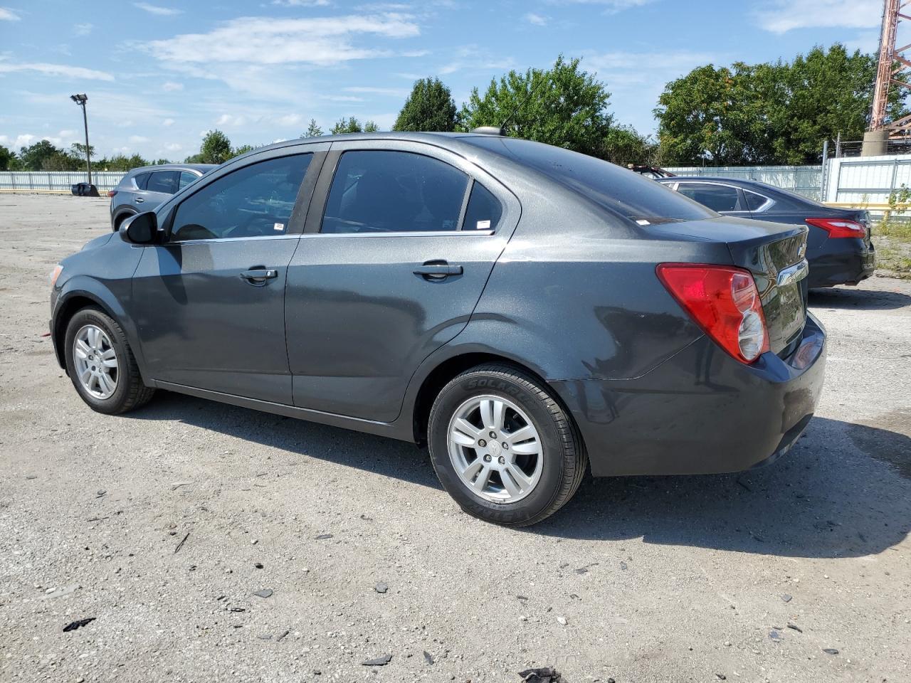 2016 Chevrolet Sonic Lt - Фото 2