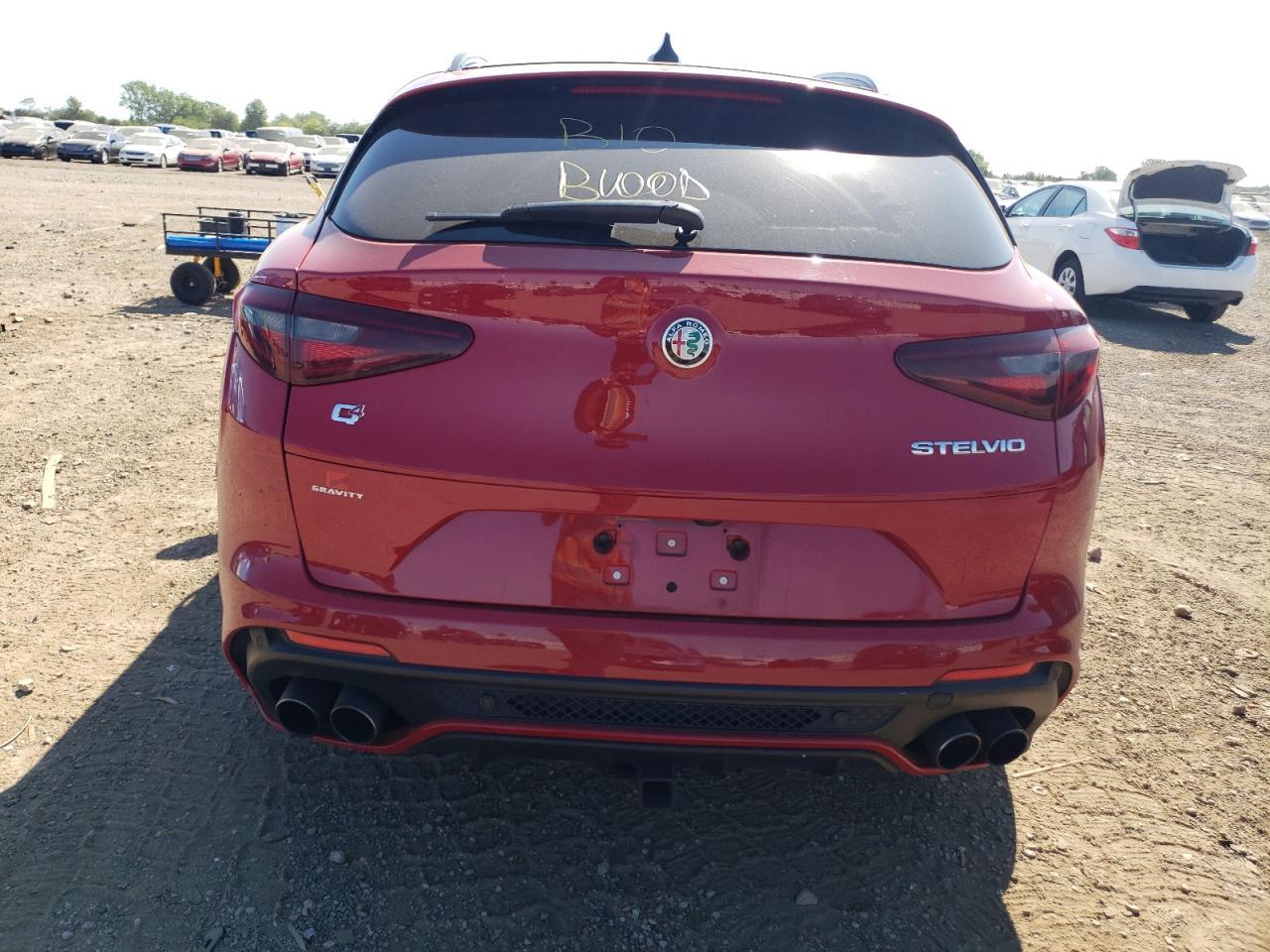 2022 Alfa Romeo Stelvio Quadrifoglio - Фото 6