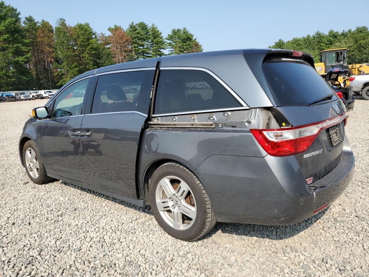 2013 Honda Odyssey Touring - Фото 2