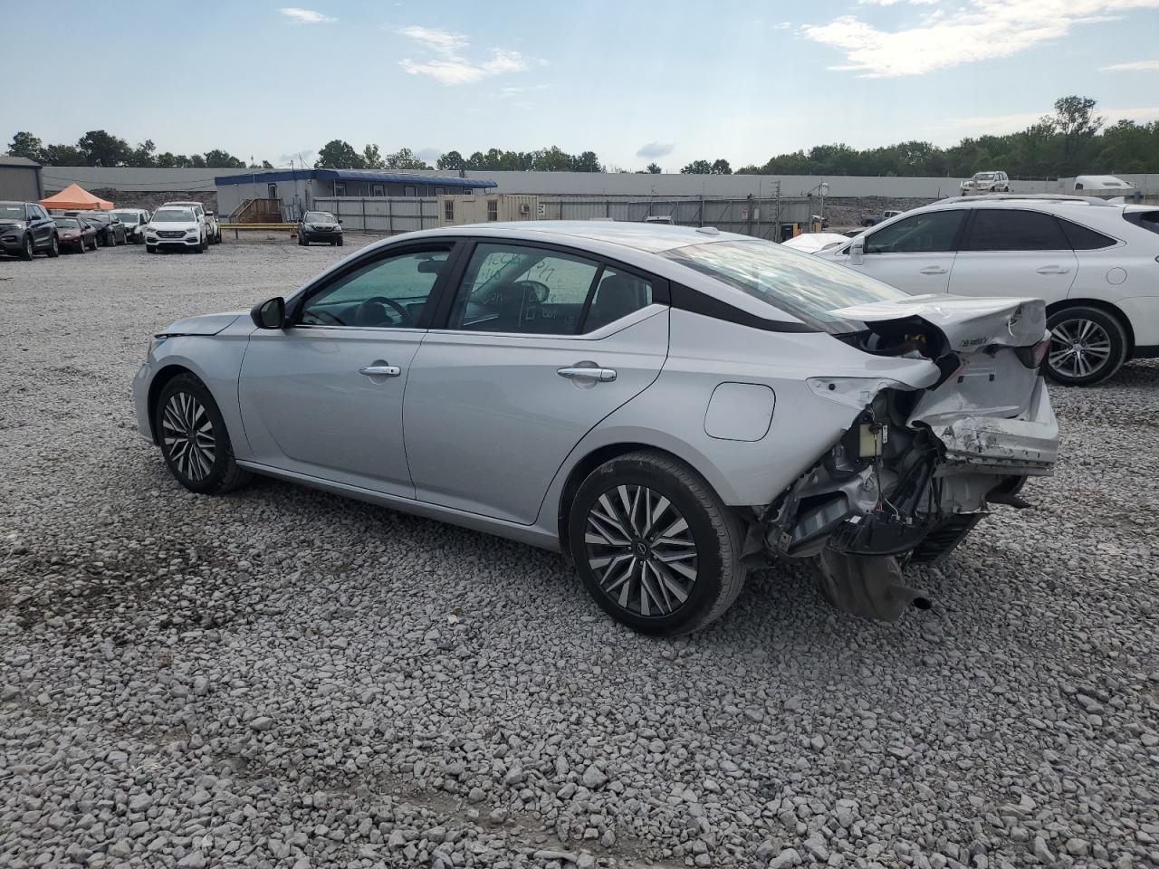 2024 Nissan Altima Sv - Image 2