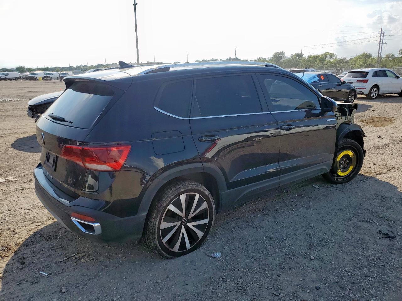 2024 Volkswagen Taos Se - Фото 3