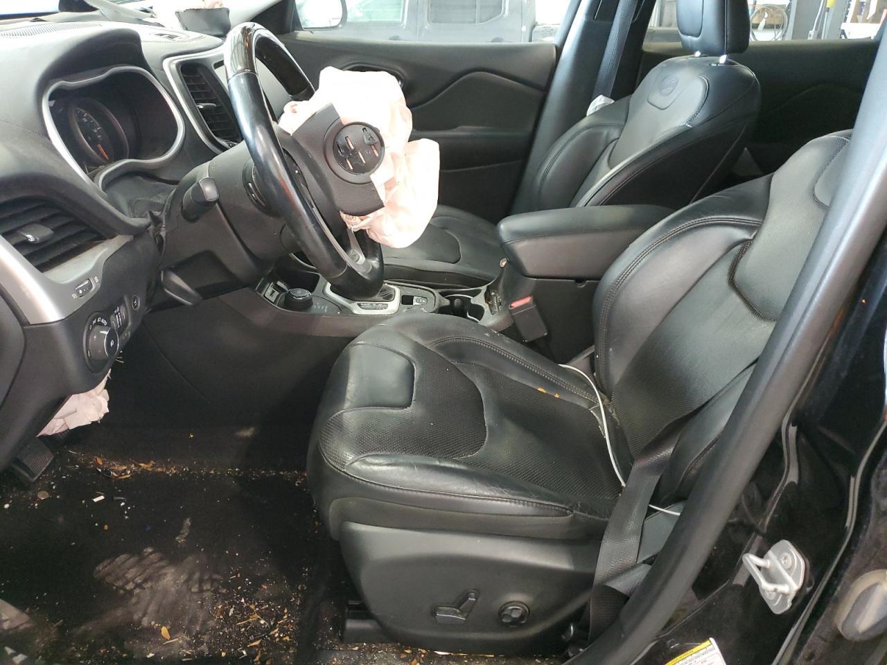 2018 Jeep Cherokee Overland - Image 7