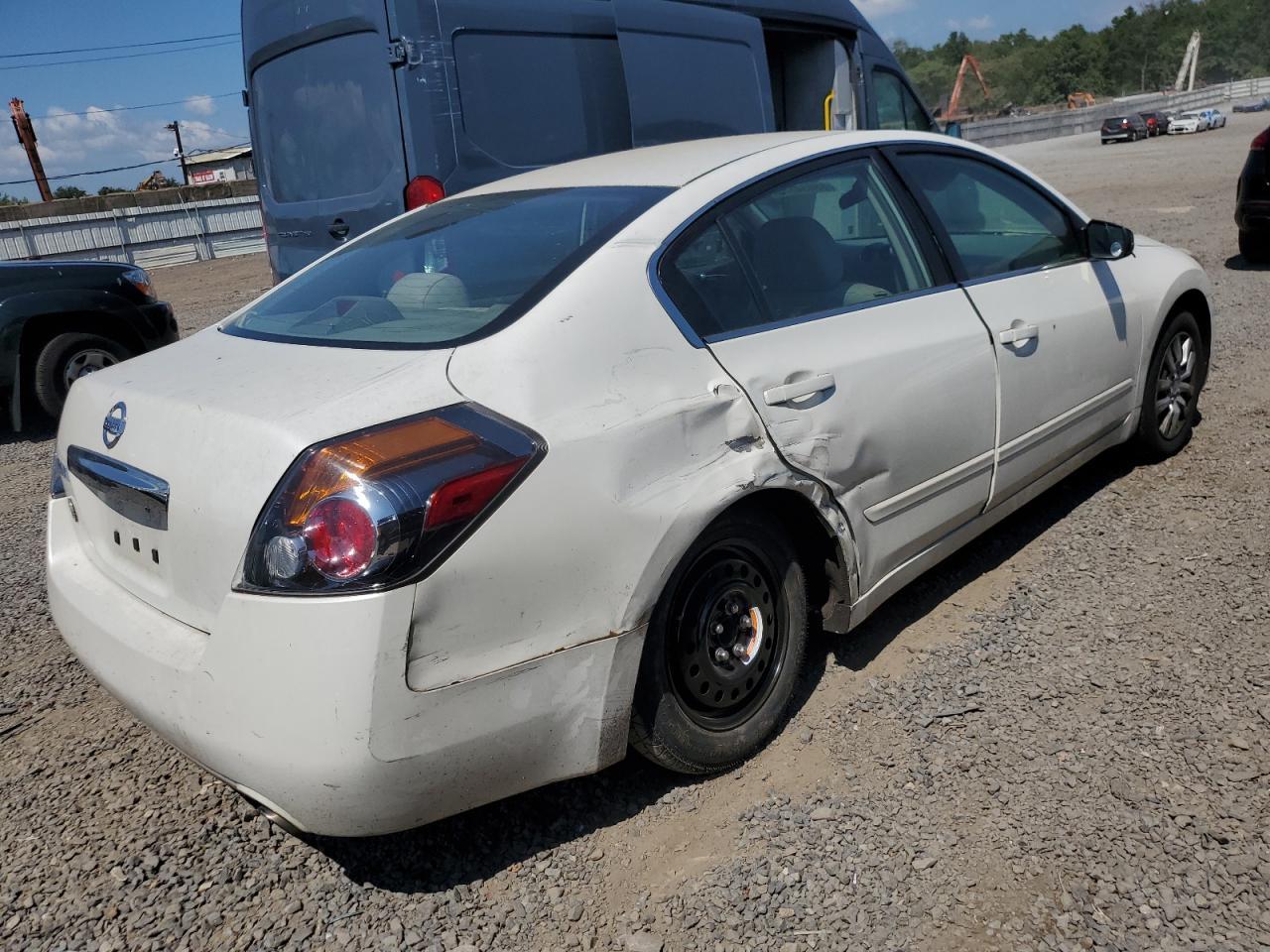 2010 Nissan Altima Base - Фото 3