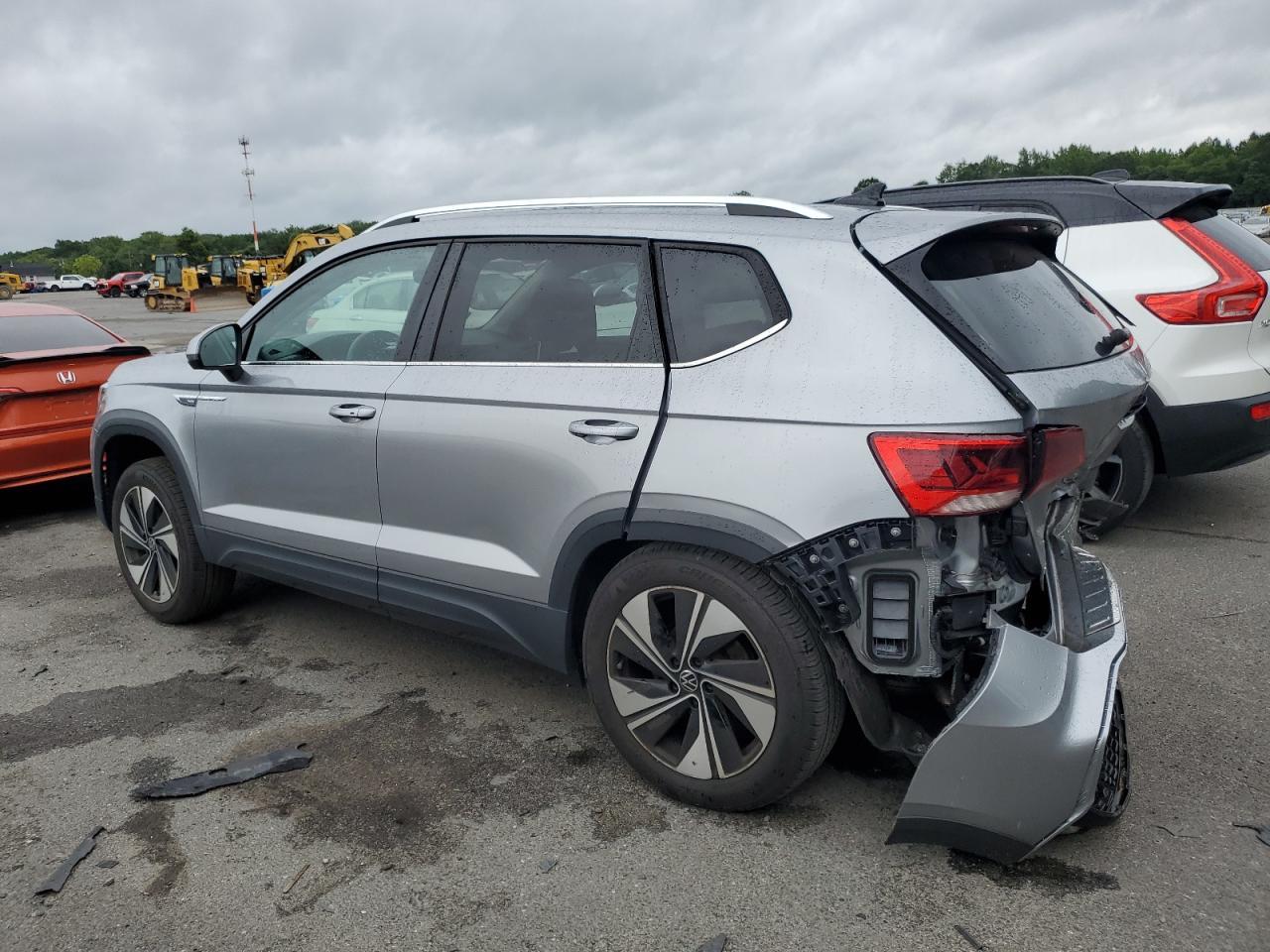 2024 Volkswagen Taos Se - Фото 2