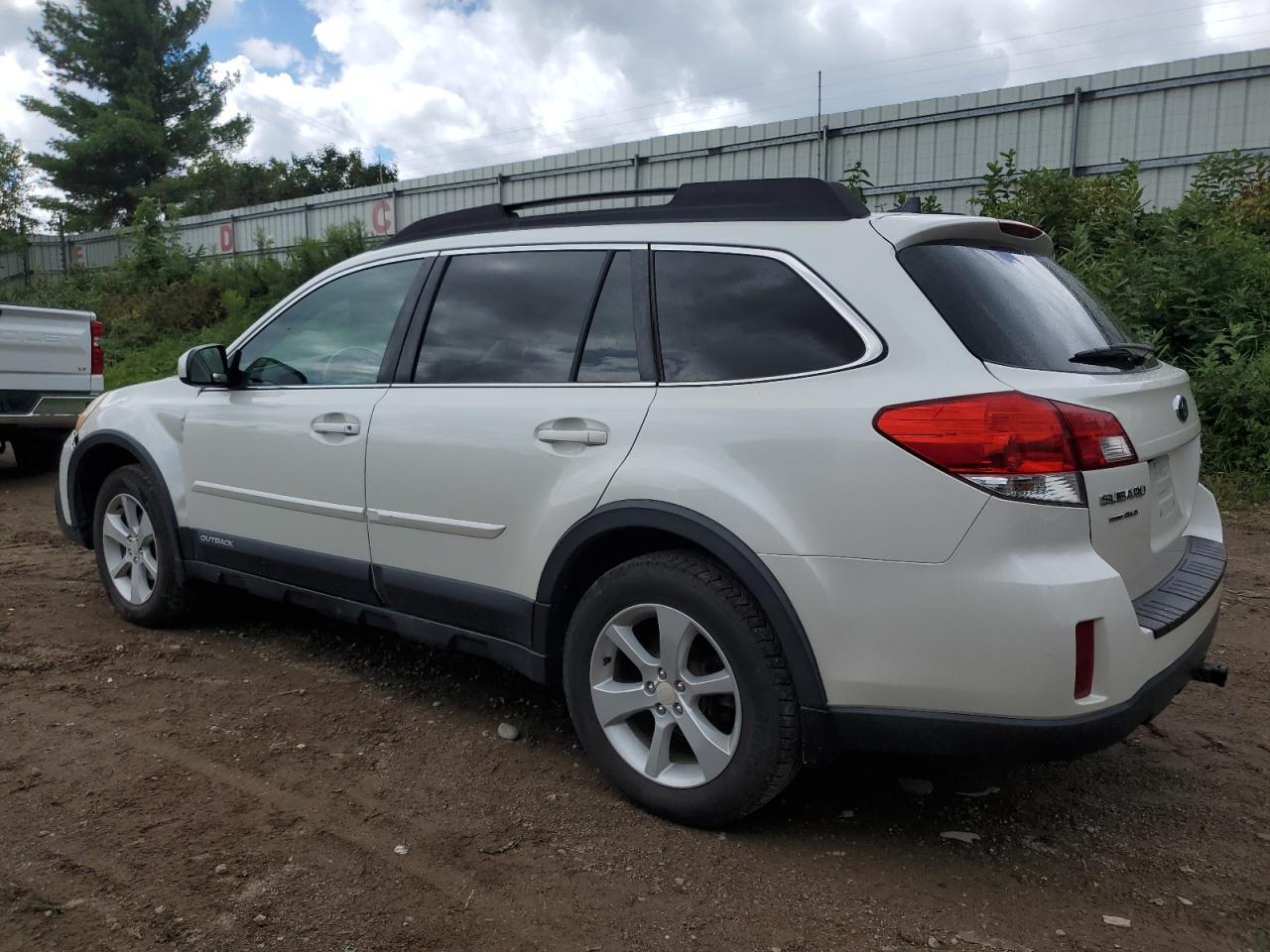 2014 Subaru Outback 2.5I Premium - Image 2
