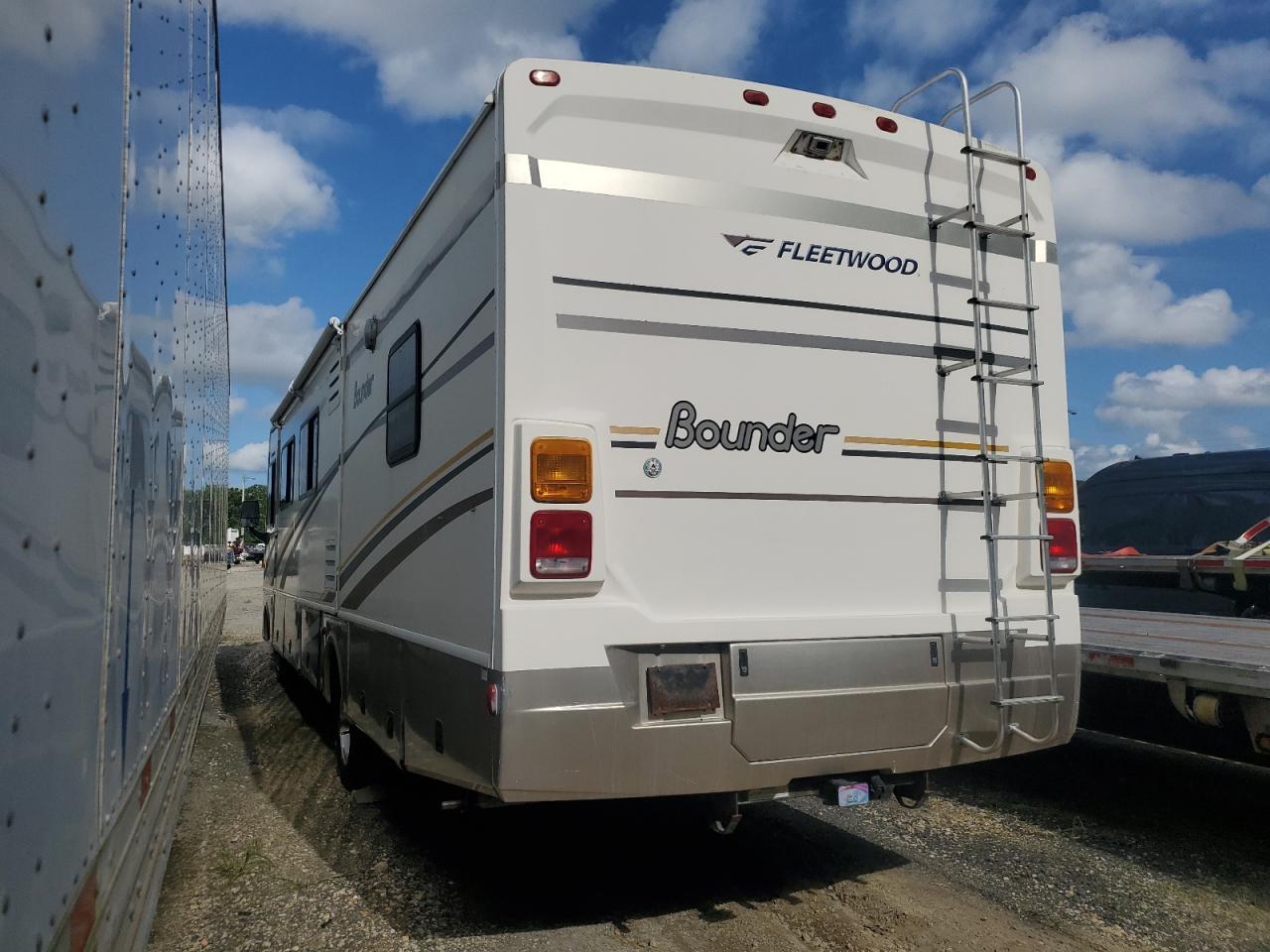 2005 Ford F550 Super Duty Stripped Chassis - Фото 3