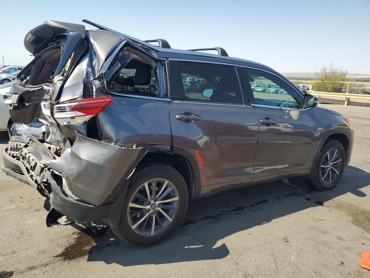 2018 Toyota Highlander Se - Фото 3