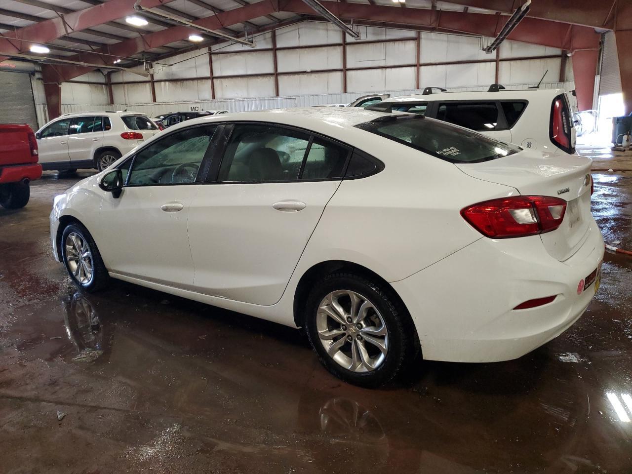 2019 Chevrolet Cruze Ls - Фото 2