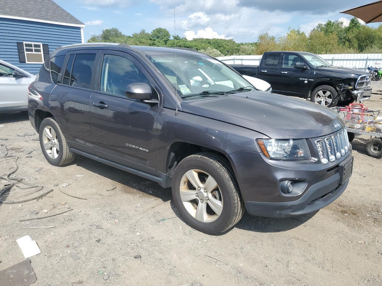 2016 Jeep Compass Latitude - Image 4