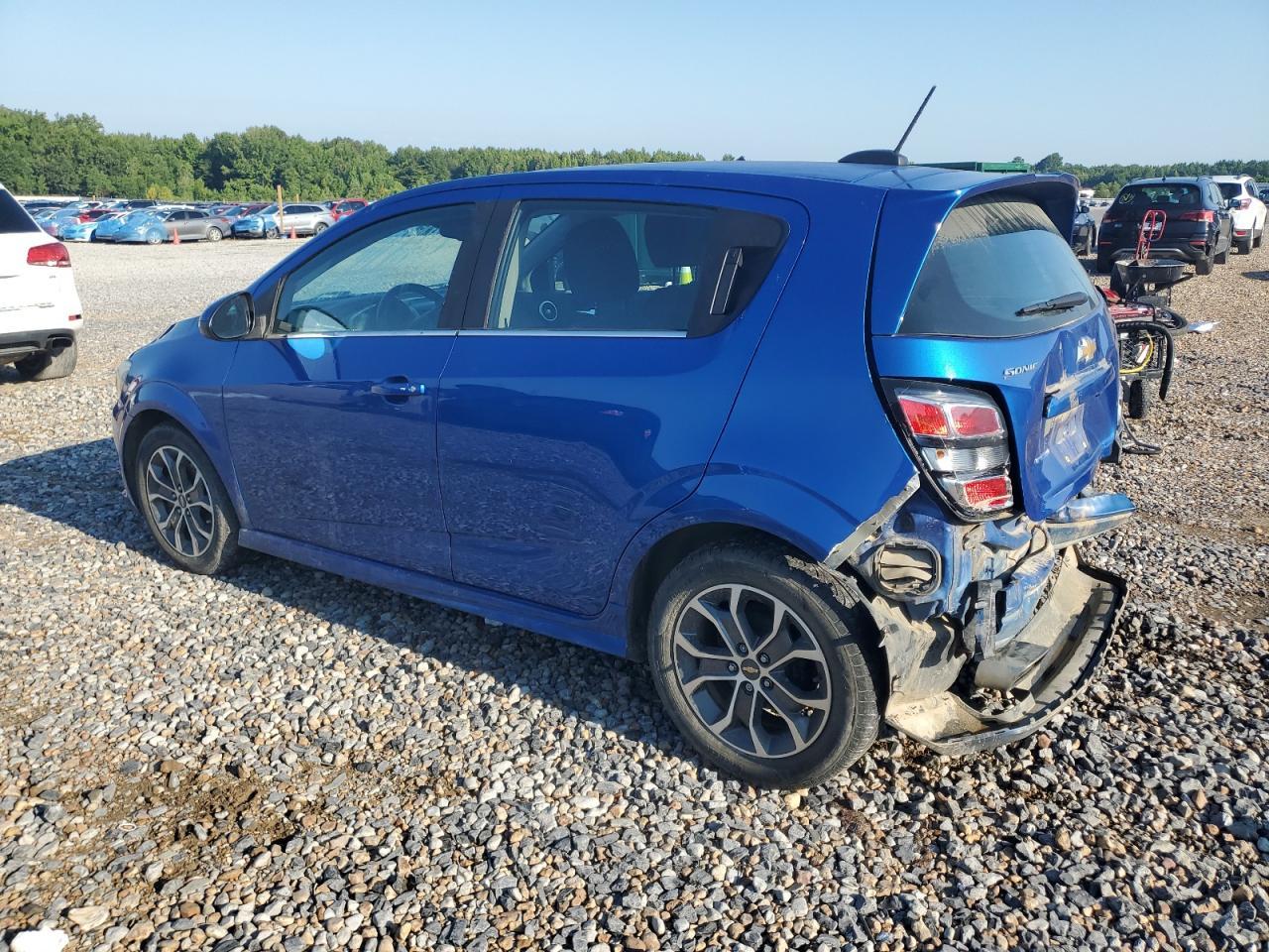 2017 Chevrolet Sonic Lt - Фото 2