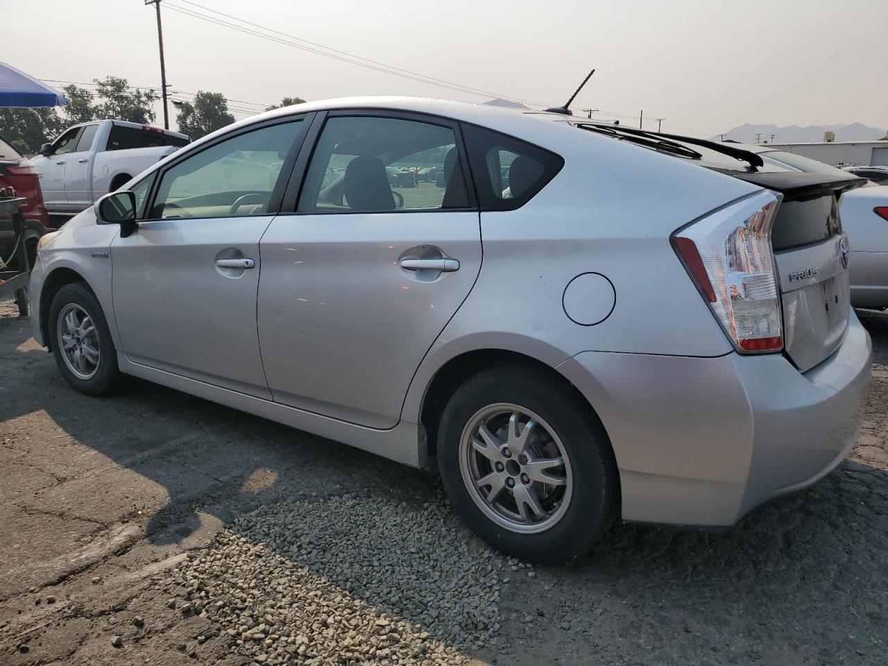 2010 Toyota Prius - Image 2