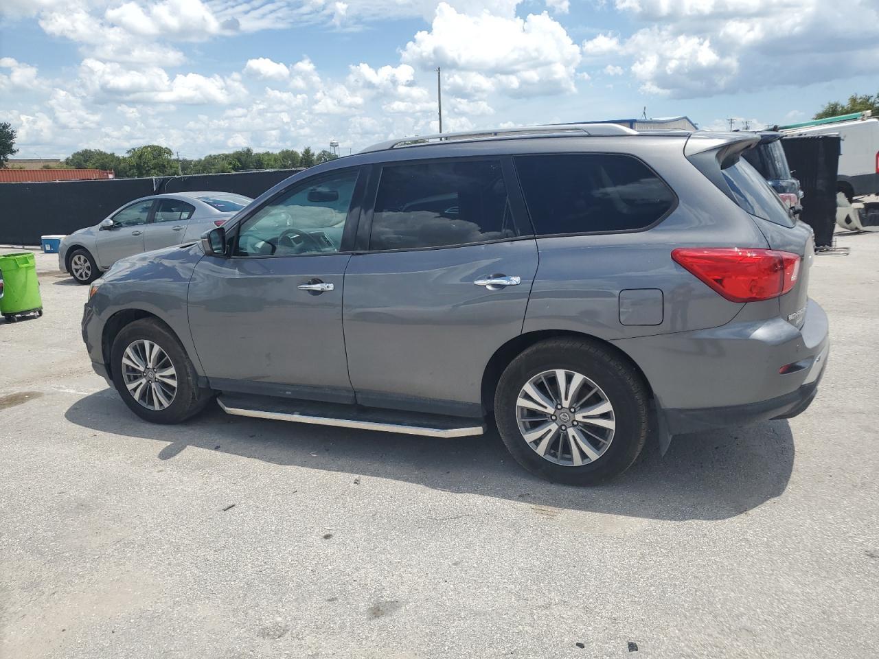 2019 Nissan Pathfinder S - Фото 2