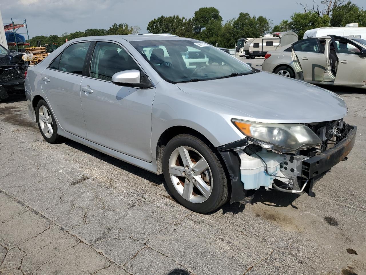 2014 Toyota Camry L - Фото 4