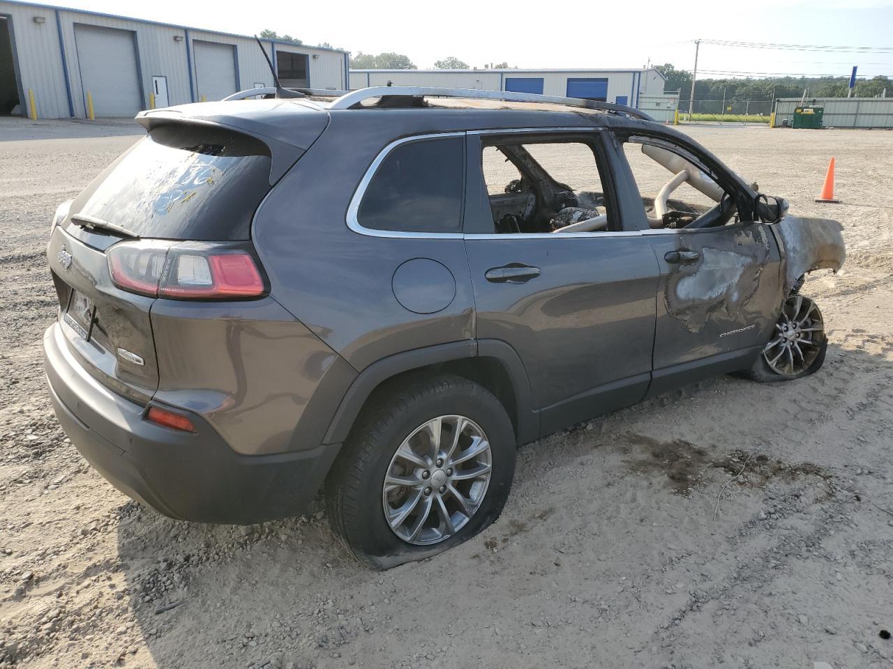 2020 Jeep Cherokee Latitude Plus - Image 3