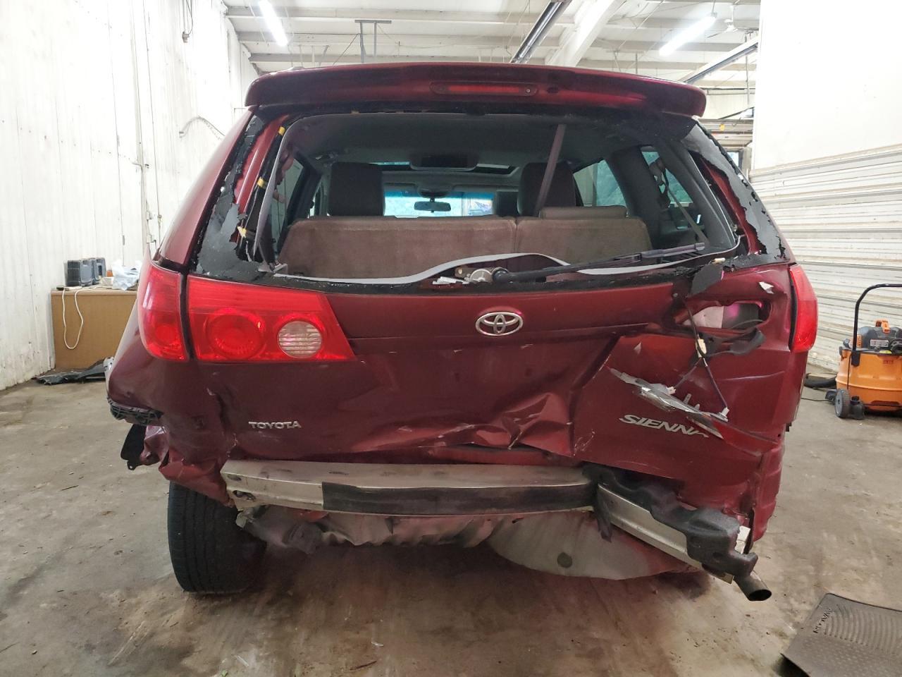 2010 Toyota Sienna Xle - Фото 6