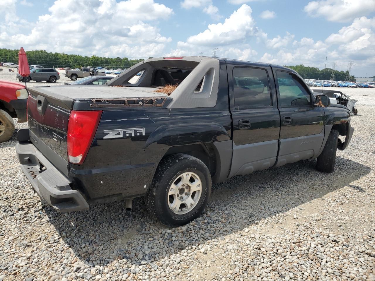 2003 Chevrolet Avalanche C1500 - Image 3