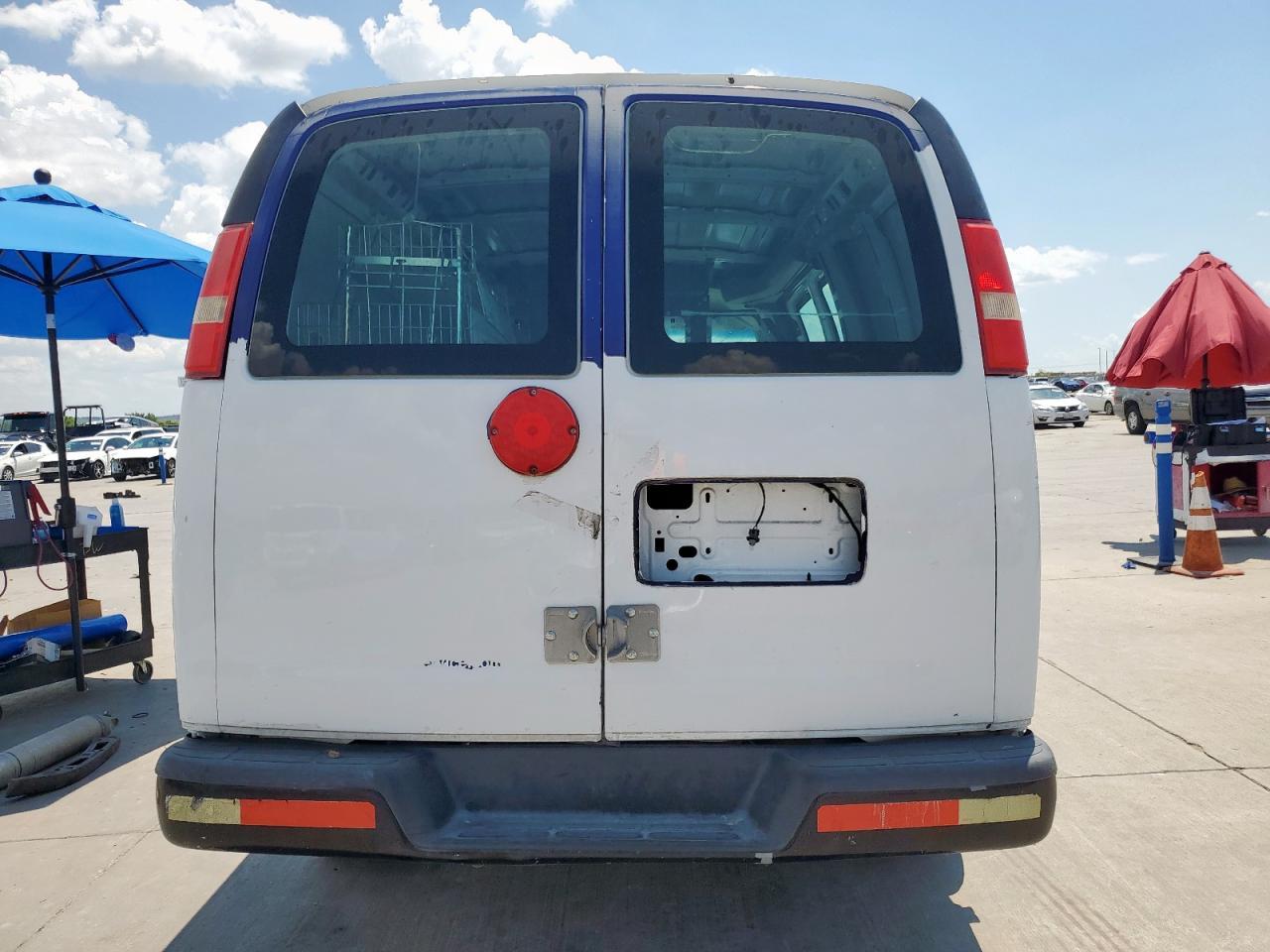 2014 Chevrolet Express G1500 - Фото 6
