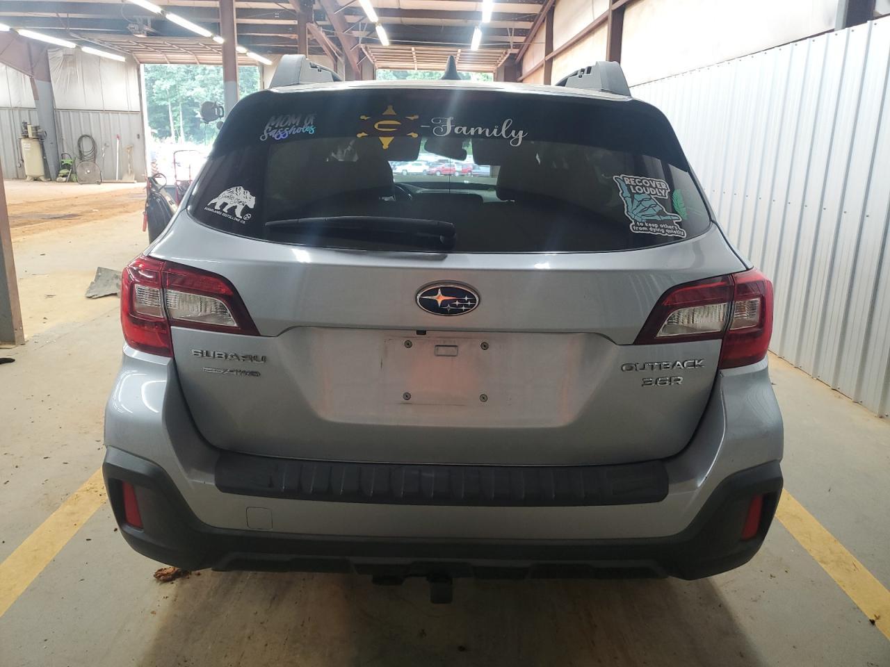2018 Subaru Outback 3.6R Limited - Image 6