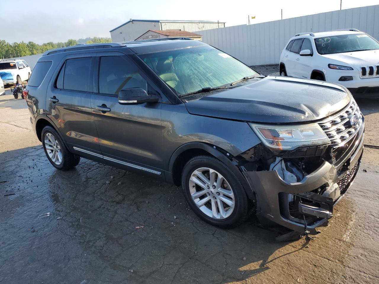 2017 Ford Explorer Xlt - Фото 4