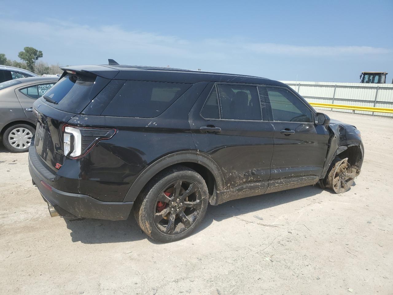 2022 Ford Explorer St - Фото 3