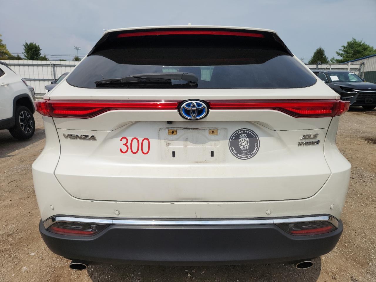 2021 Toyota Venza Le - Image 6