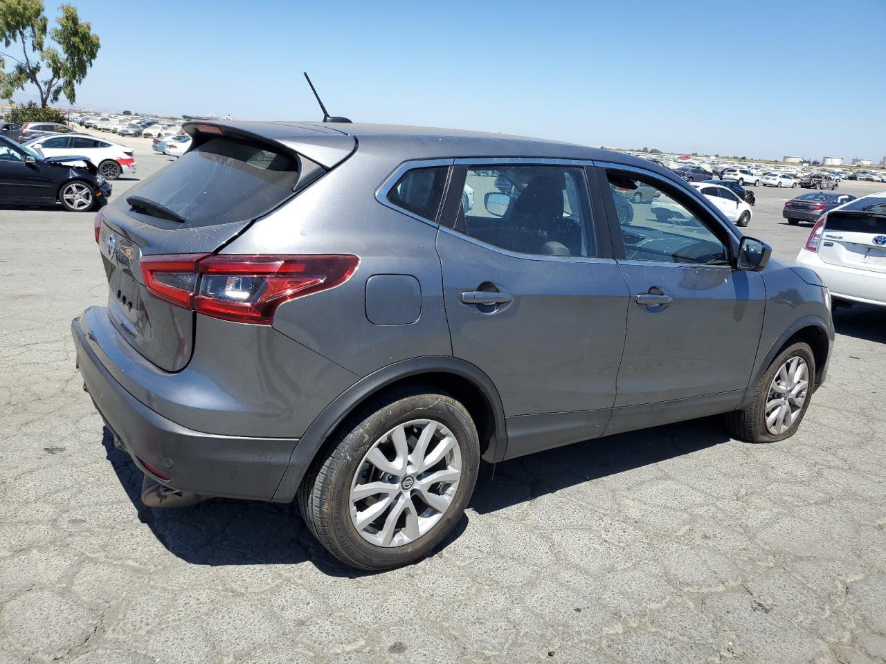 2022 Nissan Rogue Sport S - Фото 3