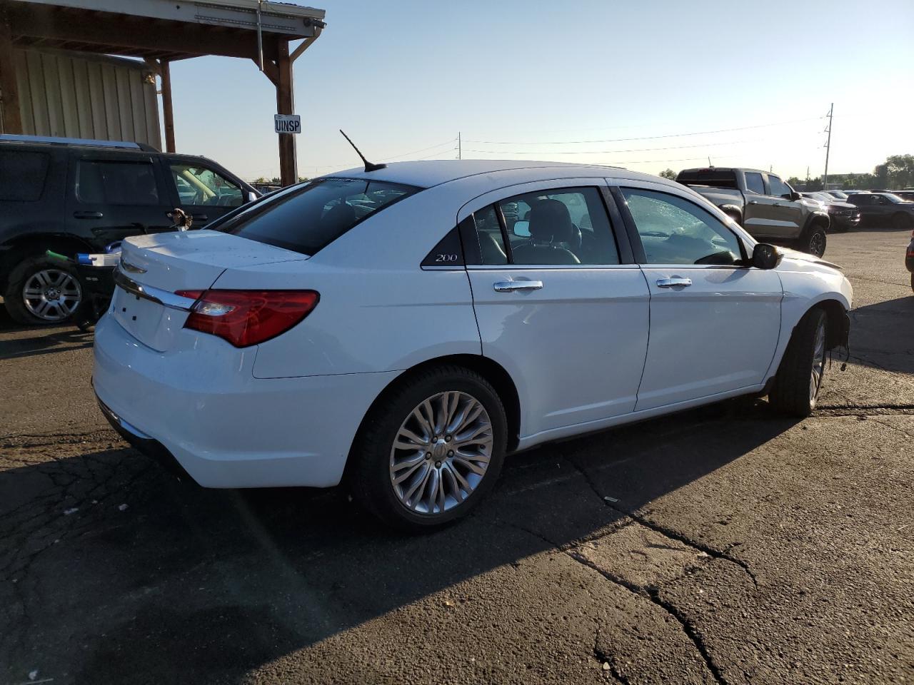 2013 Chrysler 200 Limited - Фото 3
