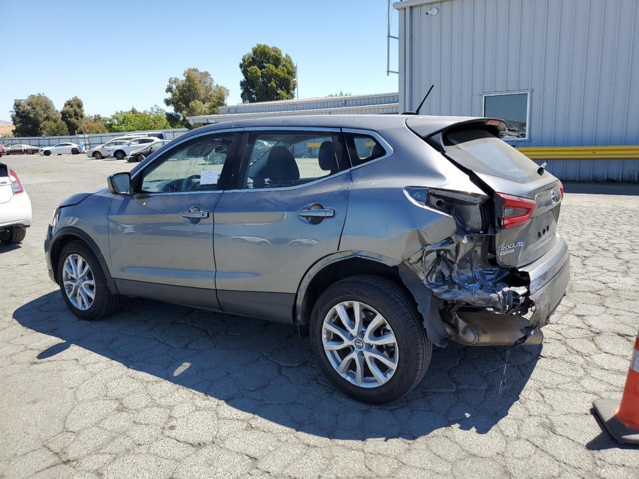 2022 Nissan Rogue Sport S - Фото 2