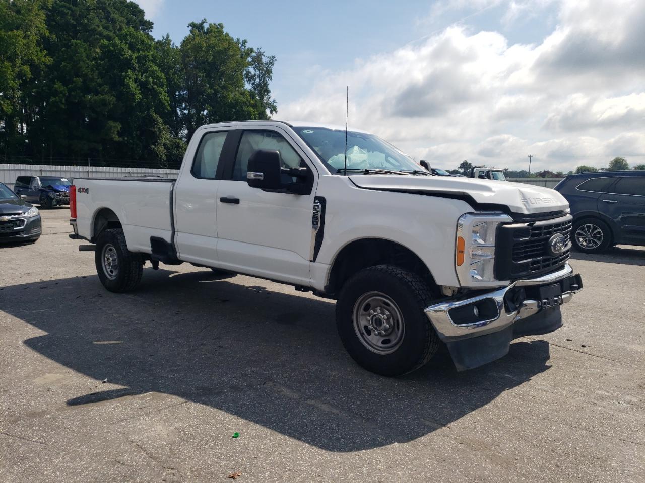 2023 Ford F250 Super Duty - Image 4