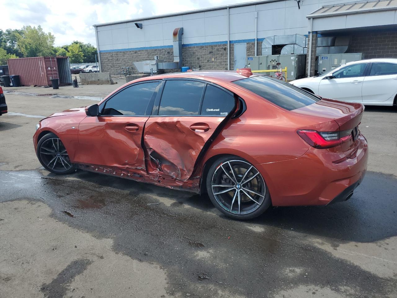 2021 BMW 330Xi - Фото 2